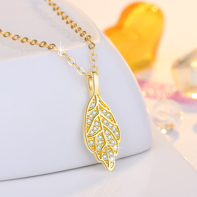 Damen Halskette mit filigranem Blätterdesign und funkelnden Zirkonia Shop Nory