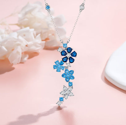 Damen Anhänger-Halskette mit funkelndem Blumenmotiv und hochwertigen Kristallen Shop Nory