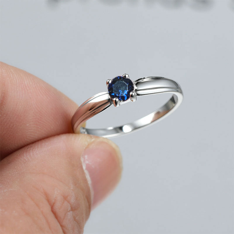 Damen Verlobungsring mit funkelndem Zirkonia und geschwungenem Band Shop Nory