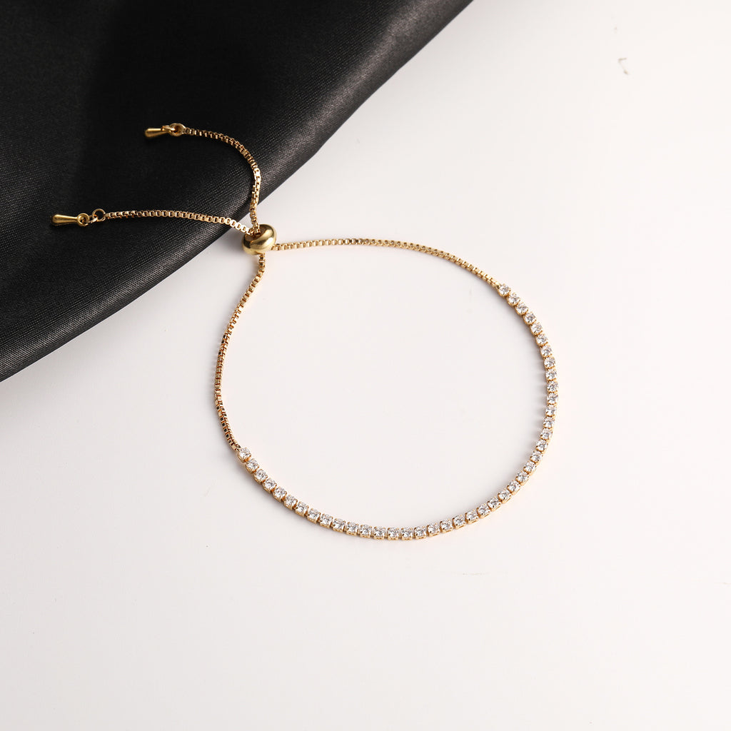 Damen Armband mit funkelnden Zirkonia Akzenten und einstellbarem Verschluss Shop Nory