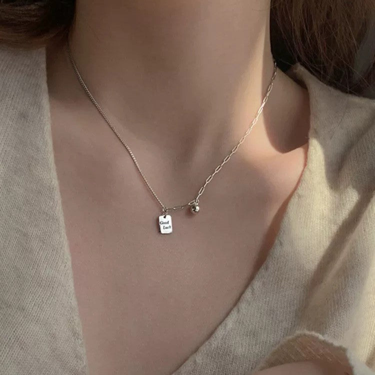 Damen Halskette mit graviertem Glücksanhänger und filigraner Gliederkette Shop Nory