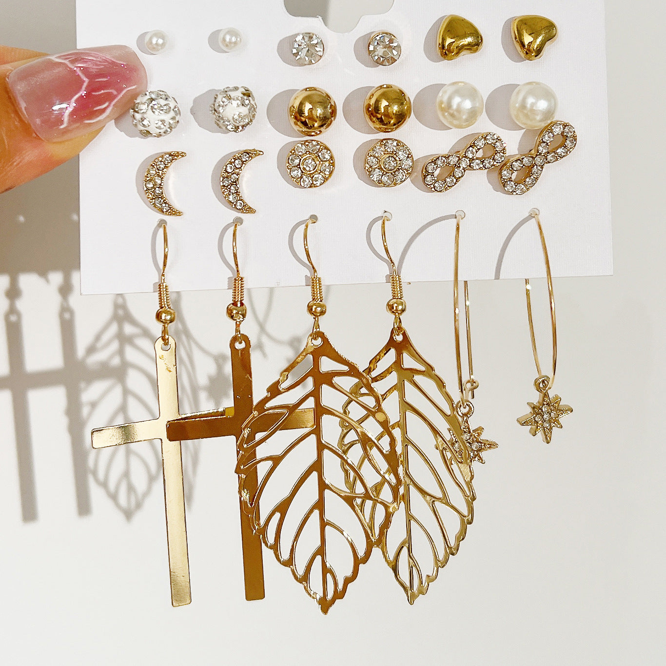 Damen Ohrringe Set mit vielfältigen Anhängern und funkelnden Akzenten Shop Nory