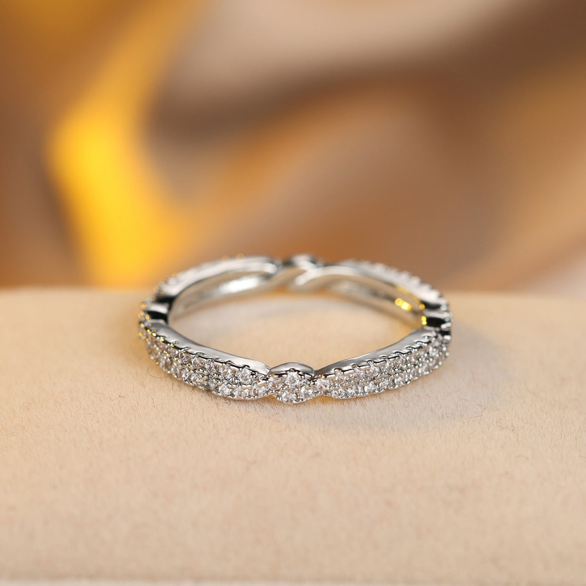 Damen Ring mit funkelnden Zirkonia und exquisitem Wellenmuster Shop Nory