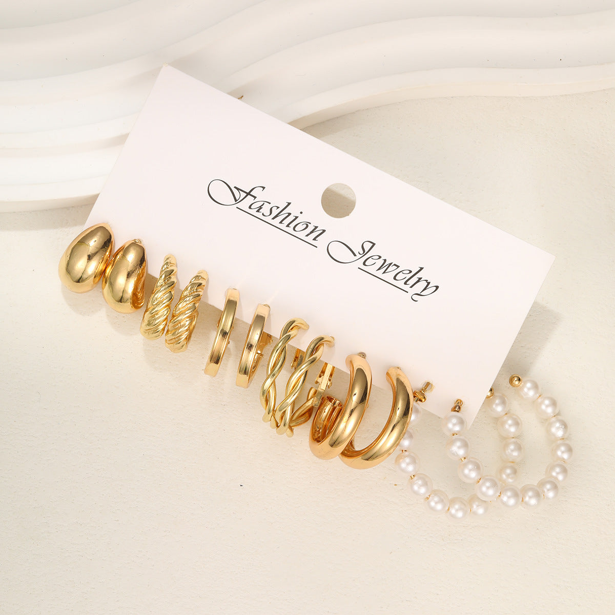 Damen Ohrstecker-Set mit eleganten Gold- und Perlenakzenten Shop Nory