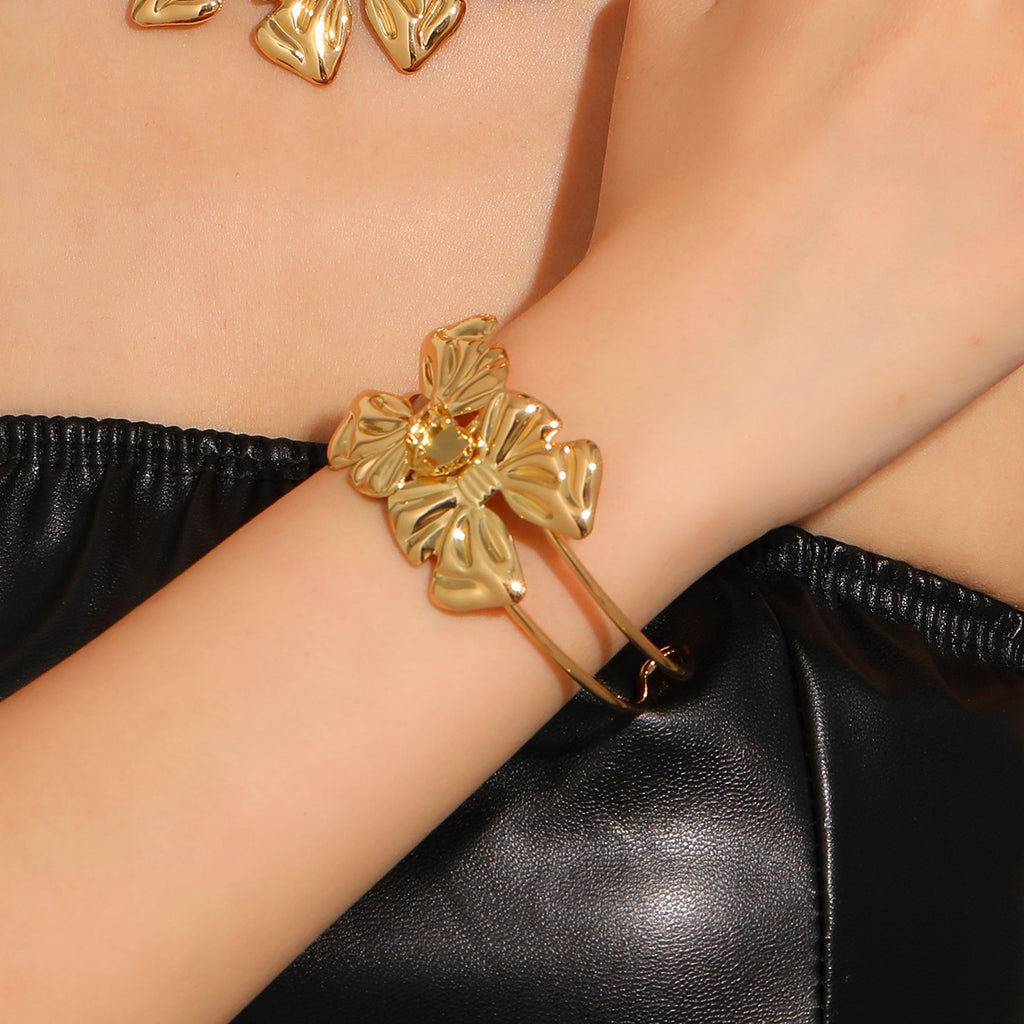 Damen Armreif mit floralen Akzenten Shop Nory