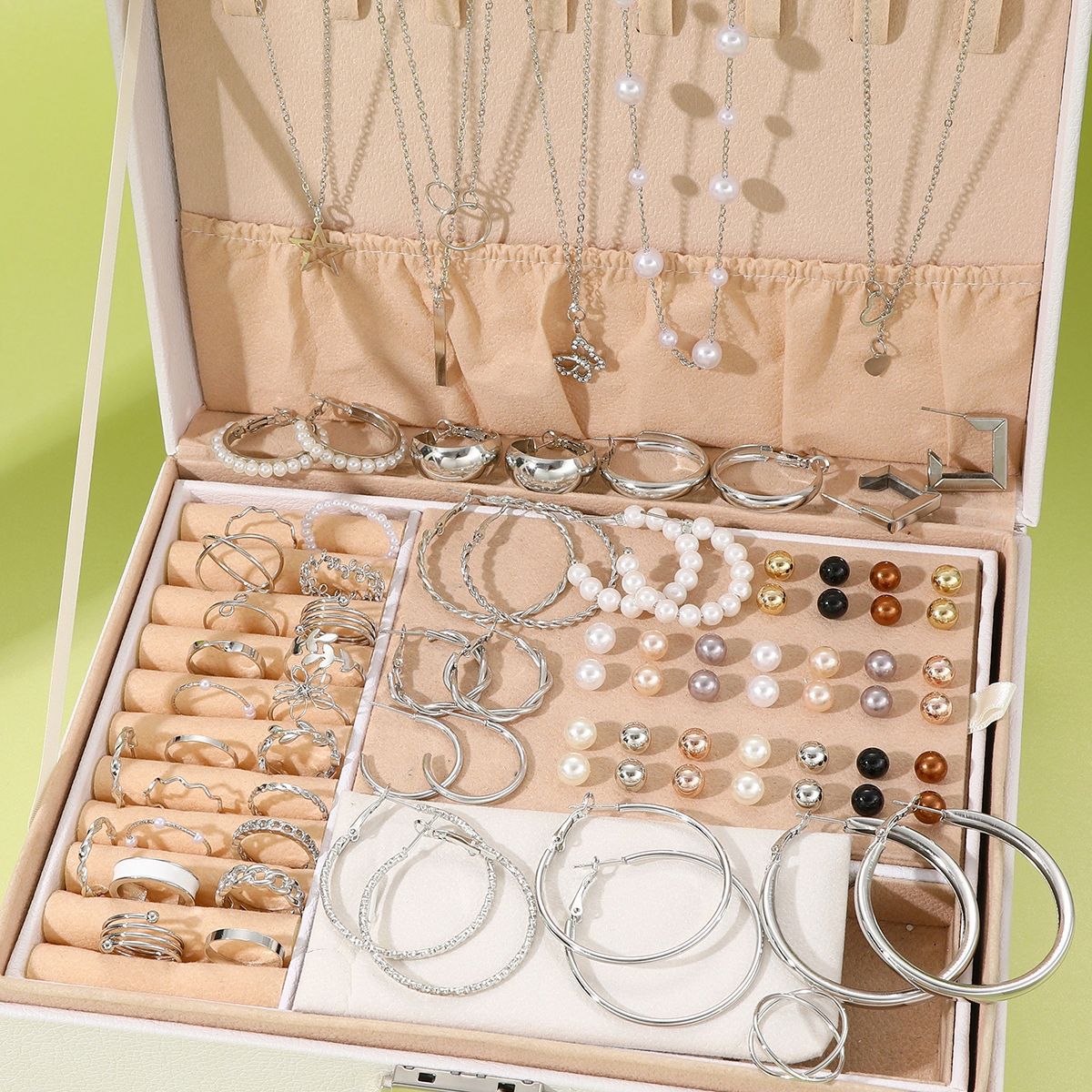 Damen Schmuckset mit vielfältigen Anhängern und eleganten Details Shop Nory