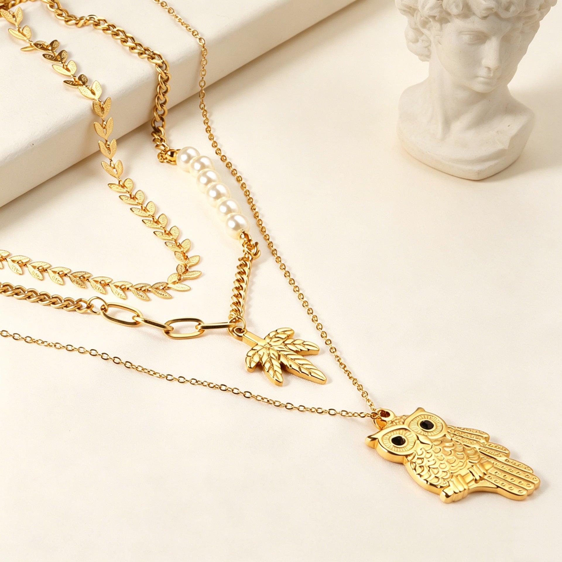 Damen mehrlagige Halskette mit Eulen-Anhänger und goldplattierten Elementen Shop Nory