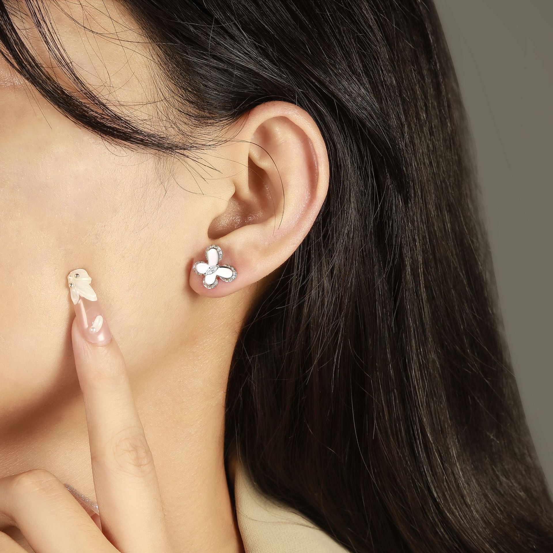 Damen Ohrringe im Schmetterlingsdesign mit funkelnden Zirkonia-Details Shop Nory