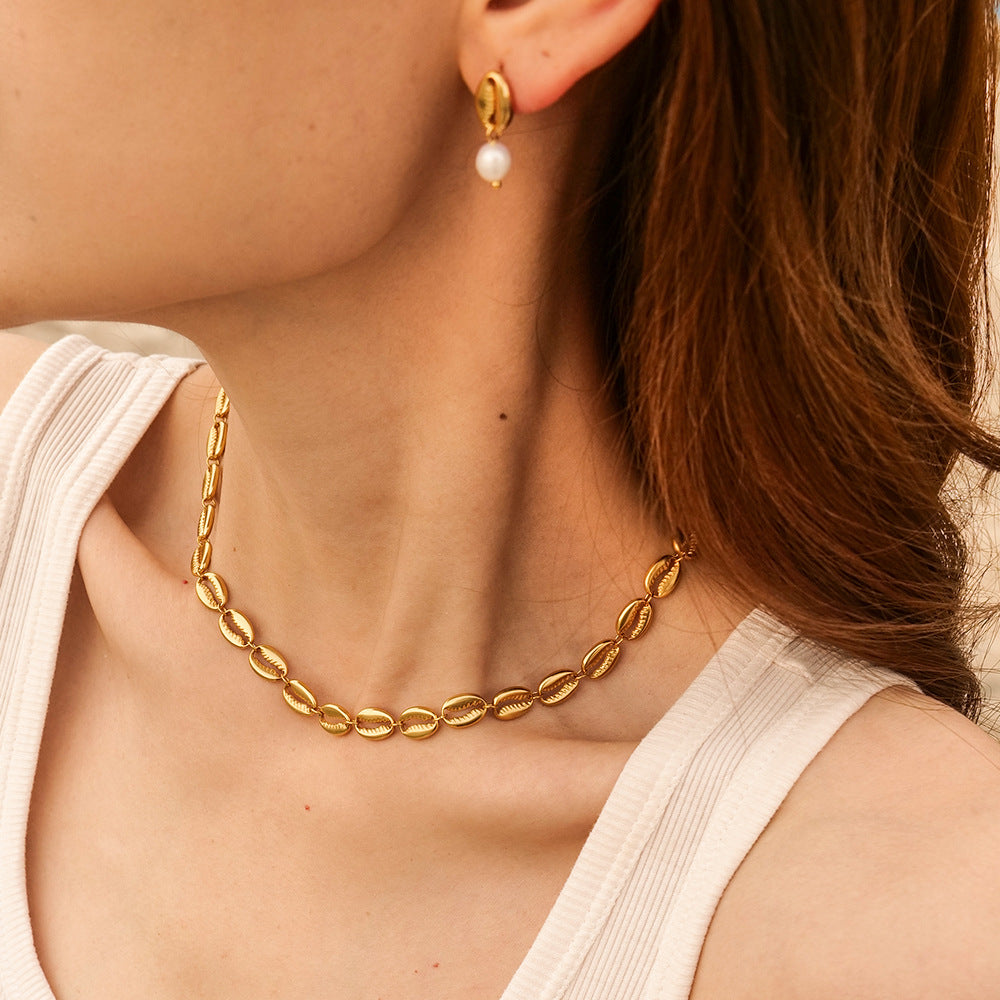 Damen Halskette mit eleganten Muschel-Anhängern und verstellbarem Edelstahlverschluss Shop Nory