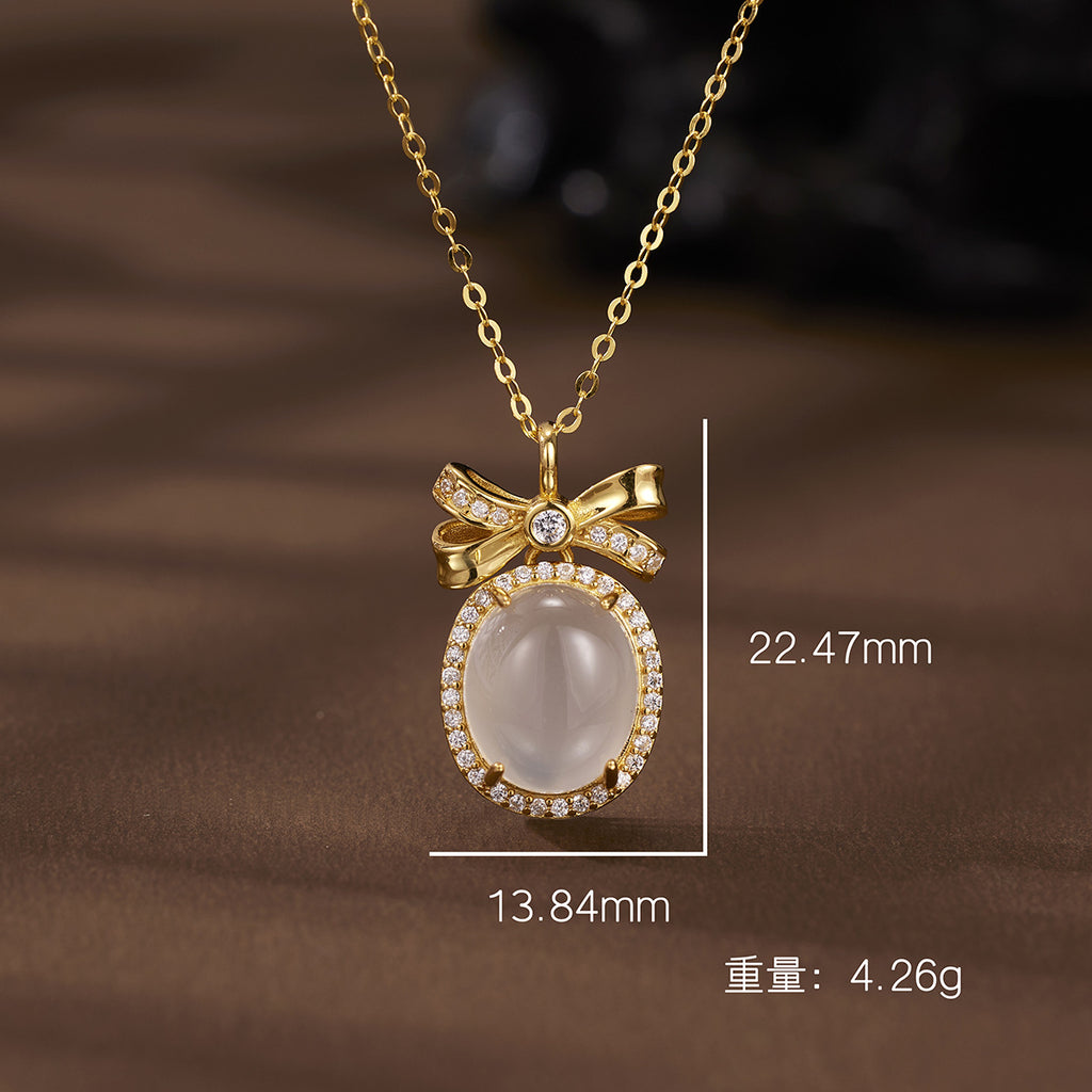 Damen Halskette mit einem filigranen Anhänger in Form einer Schleife und luxuriösen Zirkonia-Verzierungen Shop Nory