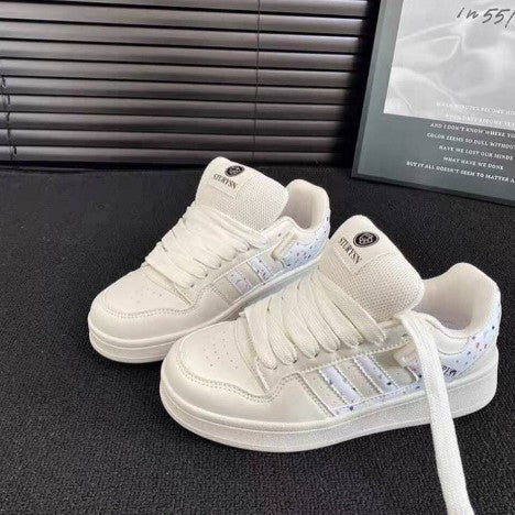 Damen Sneakers im modischen Retro-Stil mit strahlenden Akzenten