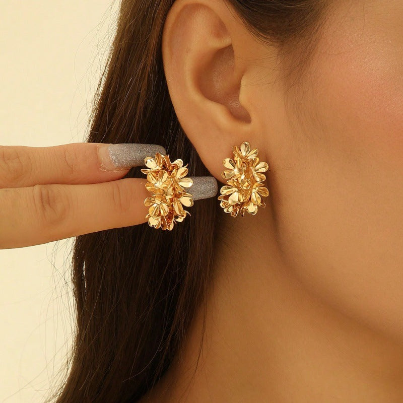 Damen Ohrstecker mit floralen, glitzernden Details Shop Nory