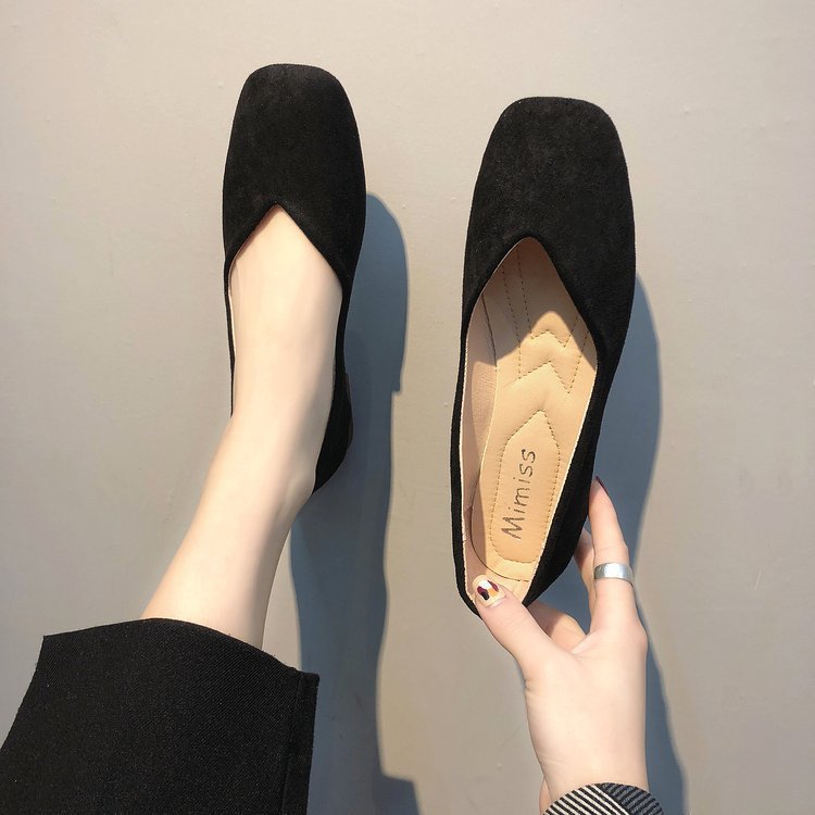 Damen Ballerinas aus Veloursleder mit elegantem V-Ausschnitt
