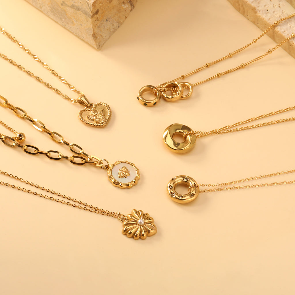 Damen elegante Halskette mit funkelndem Anhänger aus Edelstahl und goldplattierter Kette Shop Nory