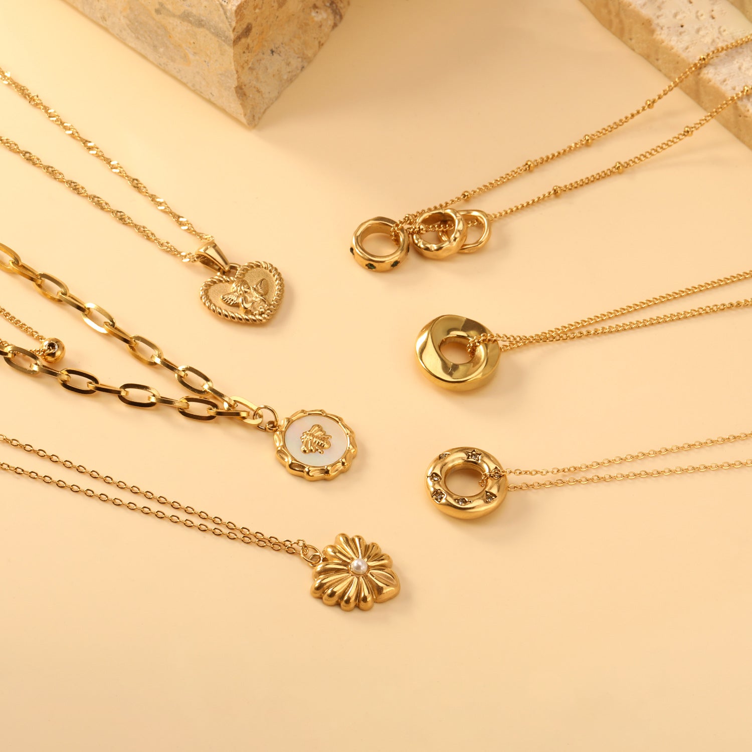 Damen elegante Halskette mit funkelndem Anhänger aus Edelstahl und goldplattierter Kette Shop Nory