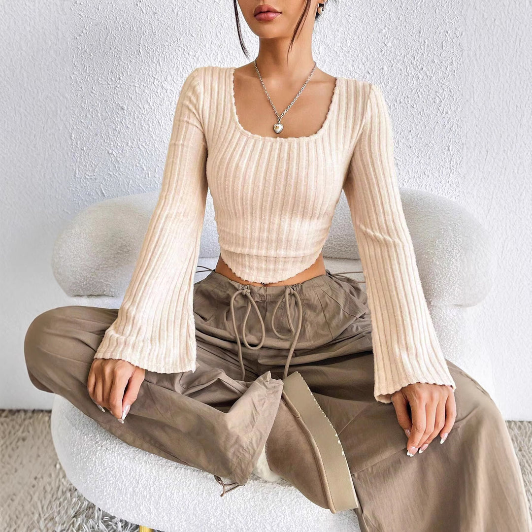 Damen geripptes Crop-Top mit quadratischem Ausschnitt, gewelltem Saum und ausgestellten Ärmeln Shop Nory