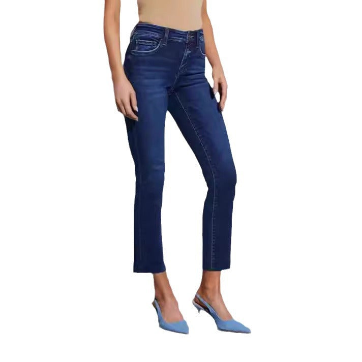 Damen zeitlose Jeans im modernen Schnitt mit cropped Bein