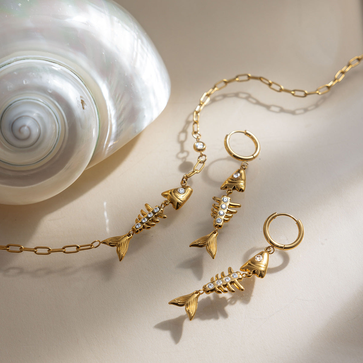 Damen Halskette mit verspieltem Fischdesign und hypoallergenen Eigenschaften Shop Nory