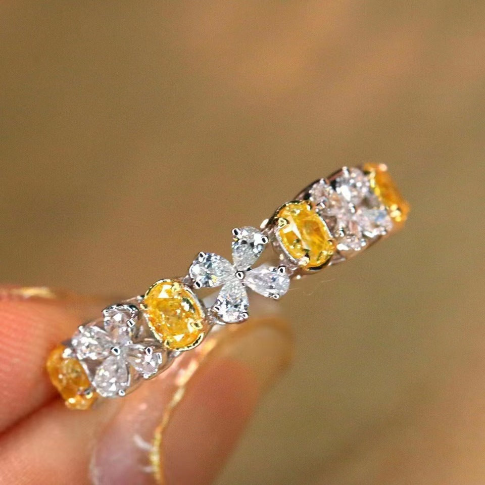Damenring mit floralem Design und strahlenden Zirkonia-Steinen Shop Nory