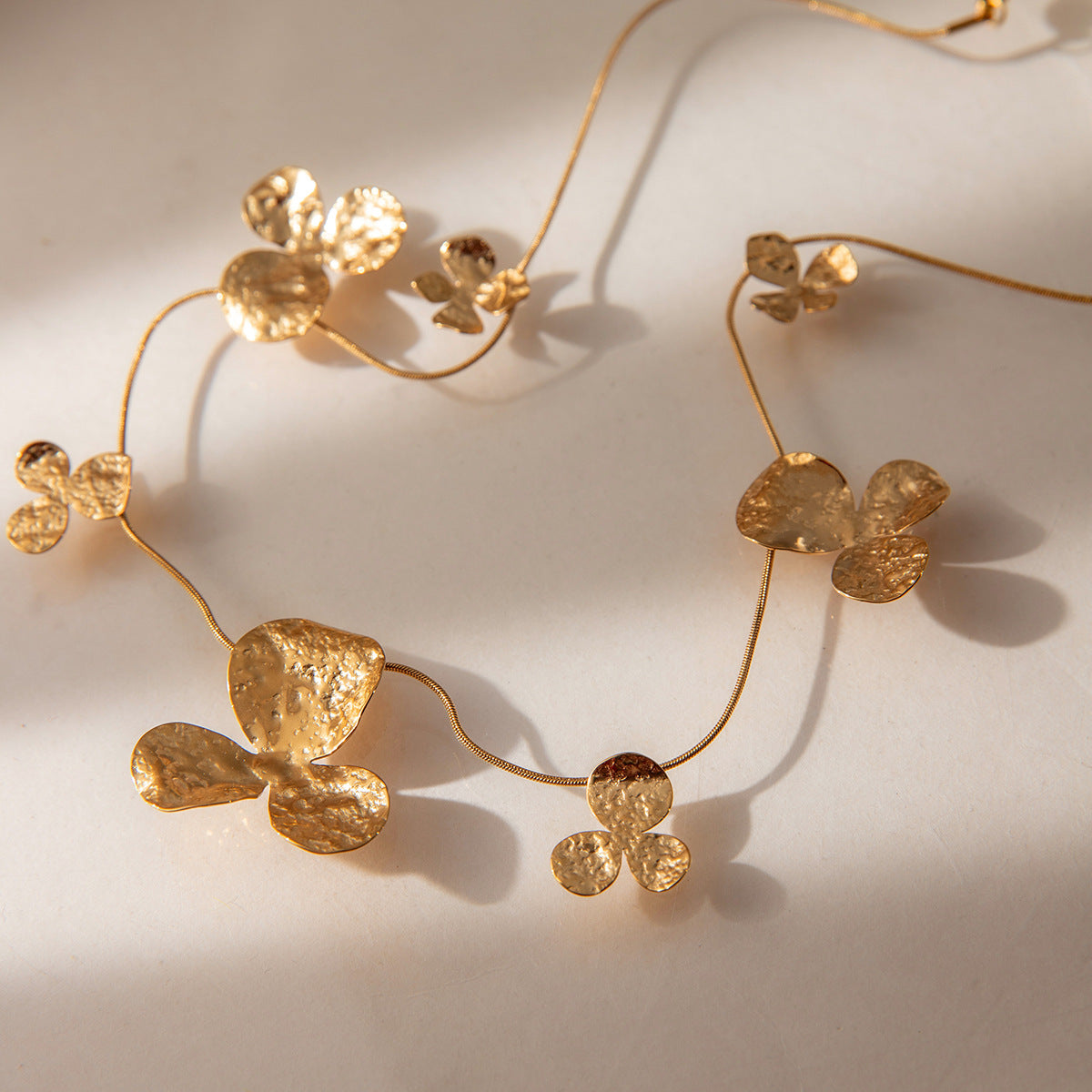 Damen Halskette mit floralem Design Shop Nory