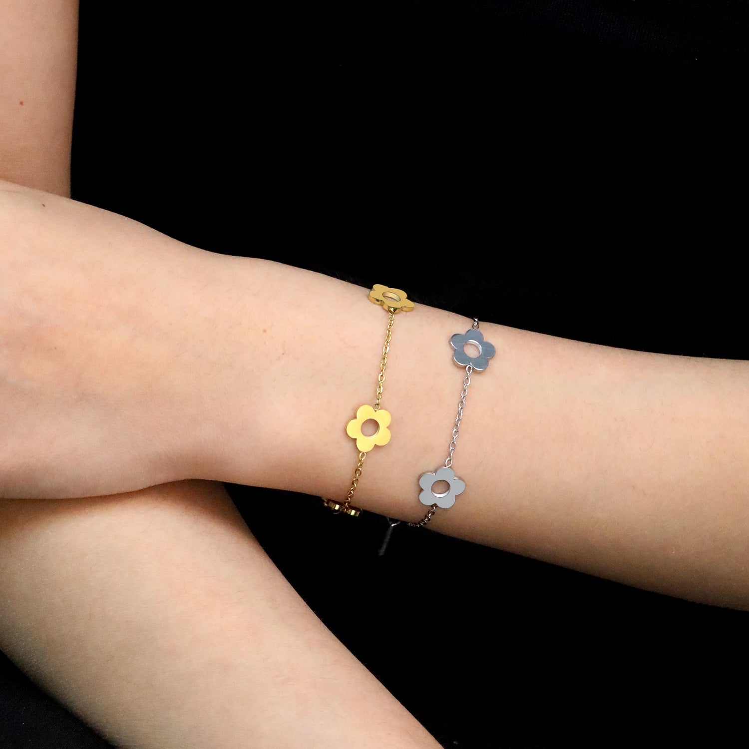 Damen Armband mit filigranen Blumenmotiven Shop Nory