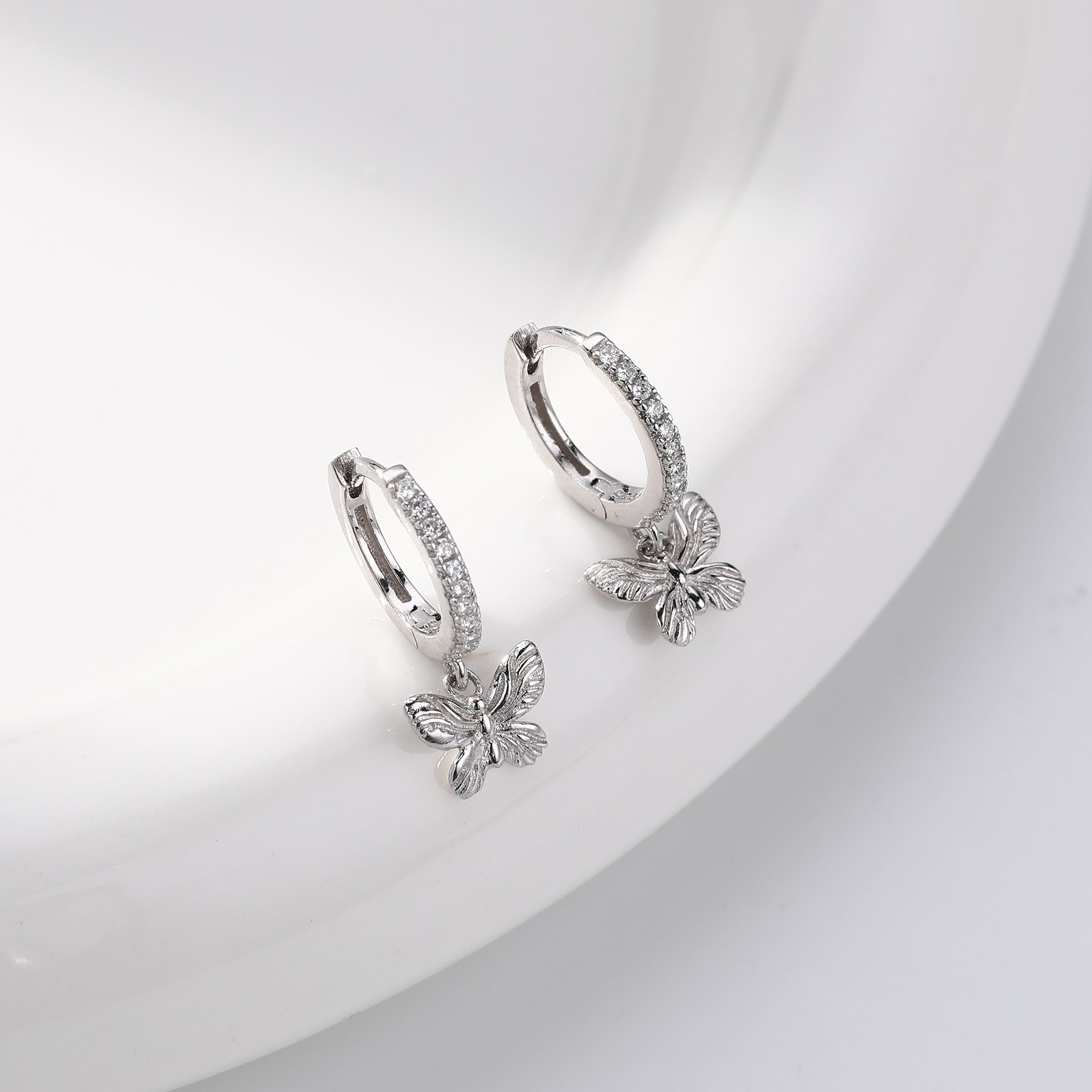 Damen Ohrhänger mit filigranem Schmetterlingsanhänger aus 925 Sterling Silber Shop Nory