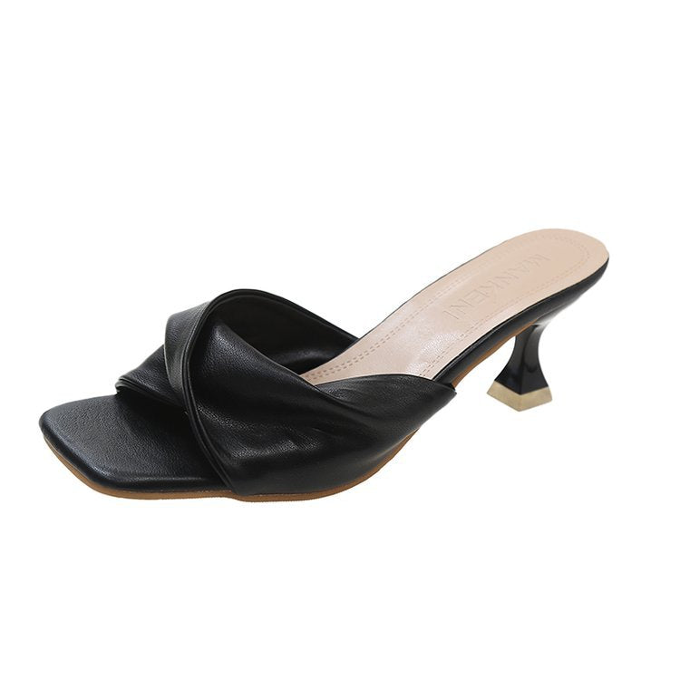 Damen elegante Mules mit geschwungenem Absatz und dekorativer Raffung Shopnory