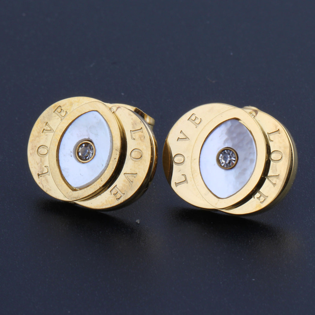 Damen Ohrstecker mit elegantem LOVE-Motiv und funkelnden Kristallen Shop Nory