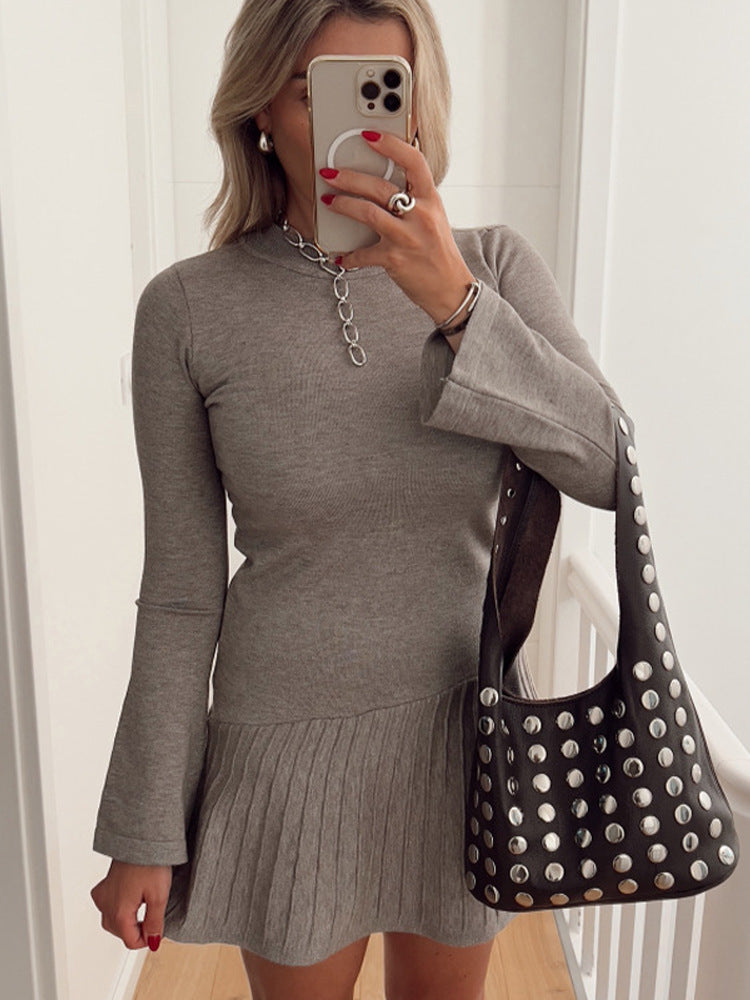 Damen Tailliertes Feinstrick-Minikleid mit Plissée-Rock und ausgestellten Ärmeln Shop Nory