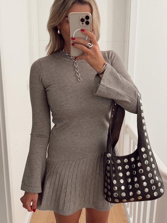 Damen Tailliertes Feinstrick-Minikleid mit Plissée-Rock und ausgestellten Ärmeln Shop Nory