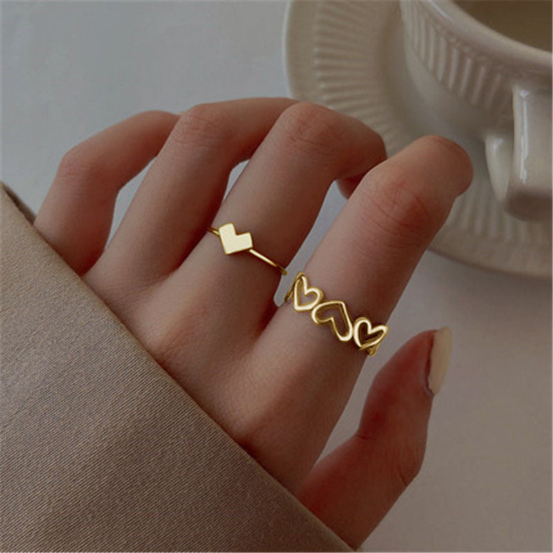 Damenring mit verspieltem Herzdesign und feinem Metallrahmen Shop Nory