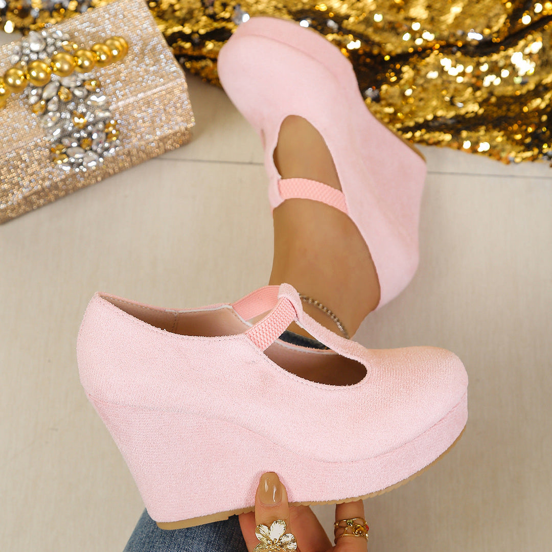 Damen Wedge-Pumps mit zierlichem Riemen und glänzendem Akzent Shopnory