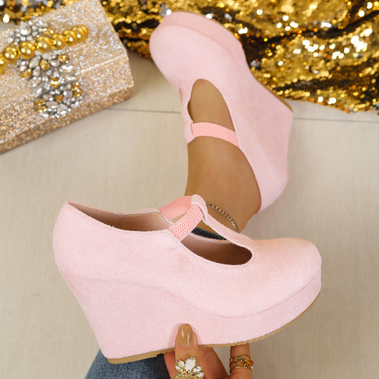 Damen Wedge-Pumps mit zierlichem Riemen und glänzendem Akzent Shopnory