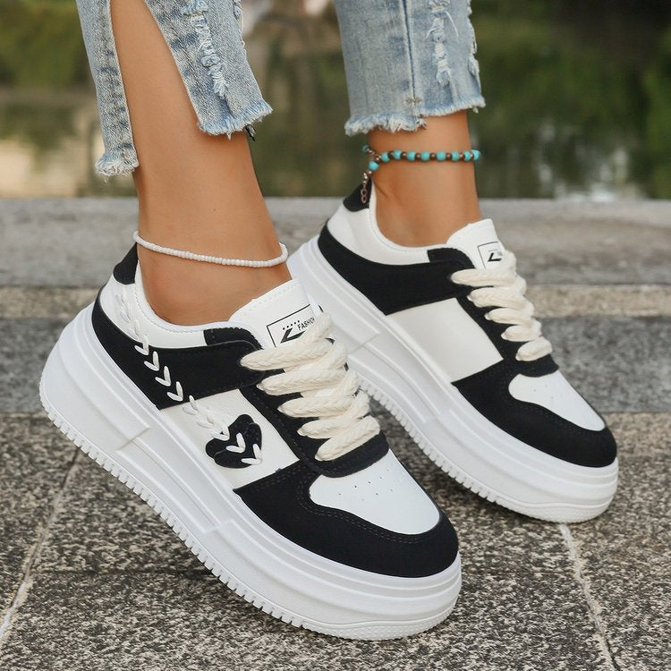 Damen Plateau-Sneaker mit dekorativen Applikationen und dämpfender Sohle