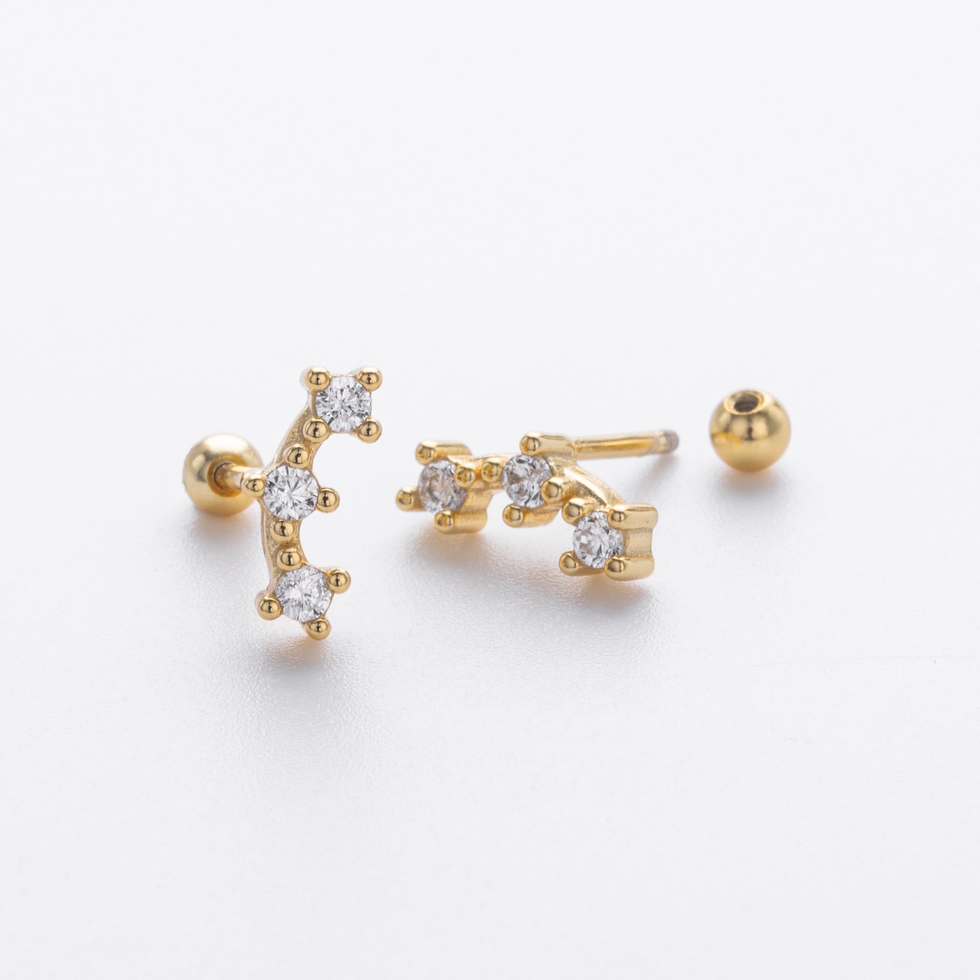 Damen Ohrstecker mit funkelnden Zirkonsteinen in modernem Design Shop Nory
