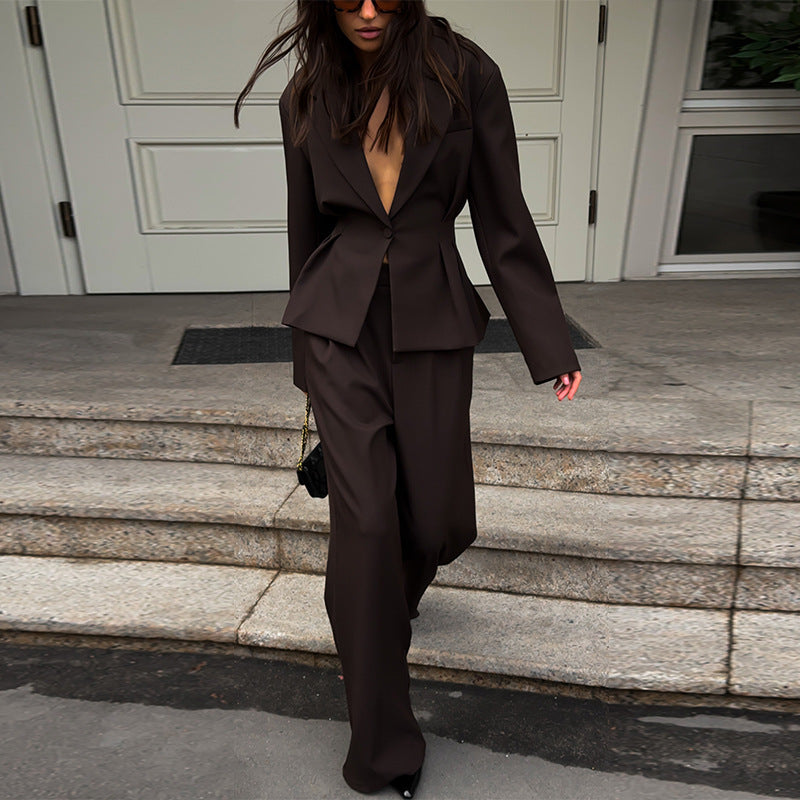 Damen eleganter Hosenanzug mit tailliertem Blazer und weitem Bein