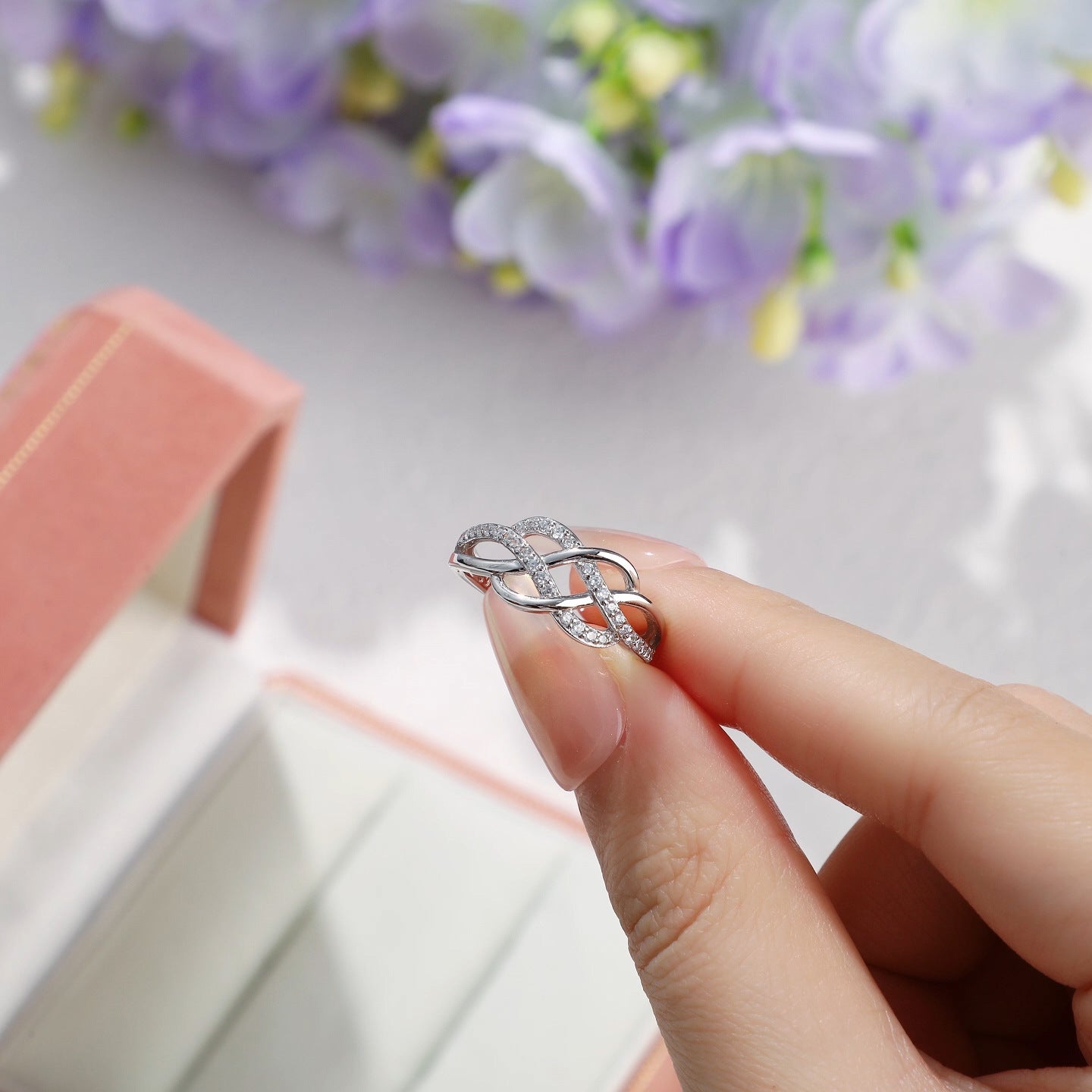 Damenring mit elegantem Unendlichkeit-Design und funkelndem Zirkonia-Besatz Shop Nory