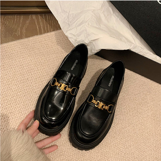 Damen Chunky‑Loafer aus Glattleder mit profilierter Lug‑Sohle und goldener Kettenapplikation Shop Nory