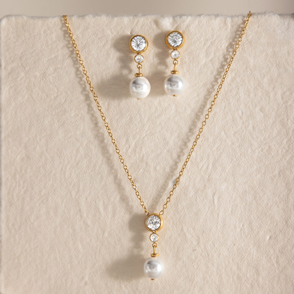 Damen Elegante Halskette mit Zirkonia und Perlenanhänger Shop Nory