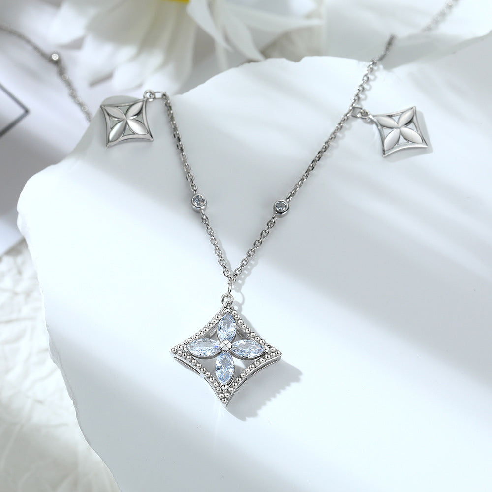 Damenkette mit funkelndem Anhänger und kunstvoller Kristallverzierung Shop Nory