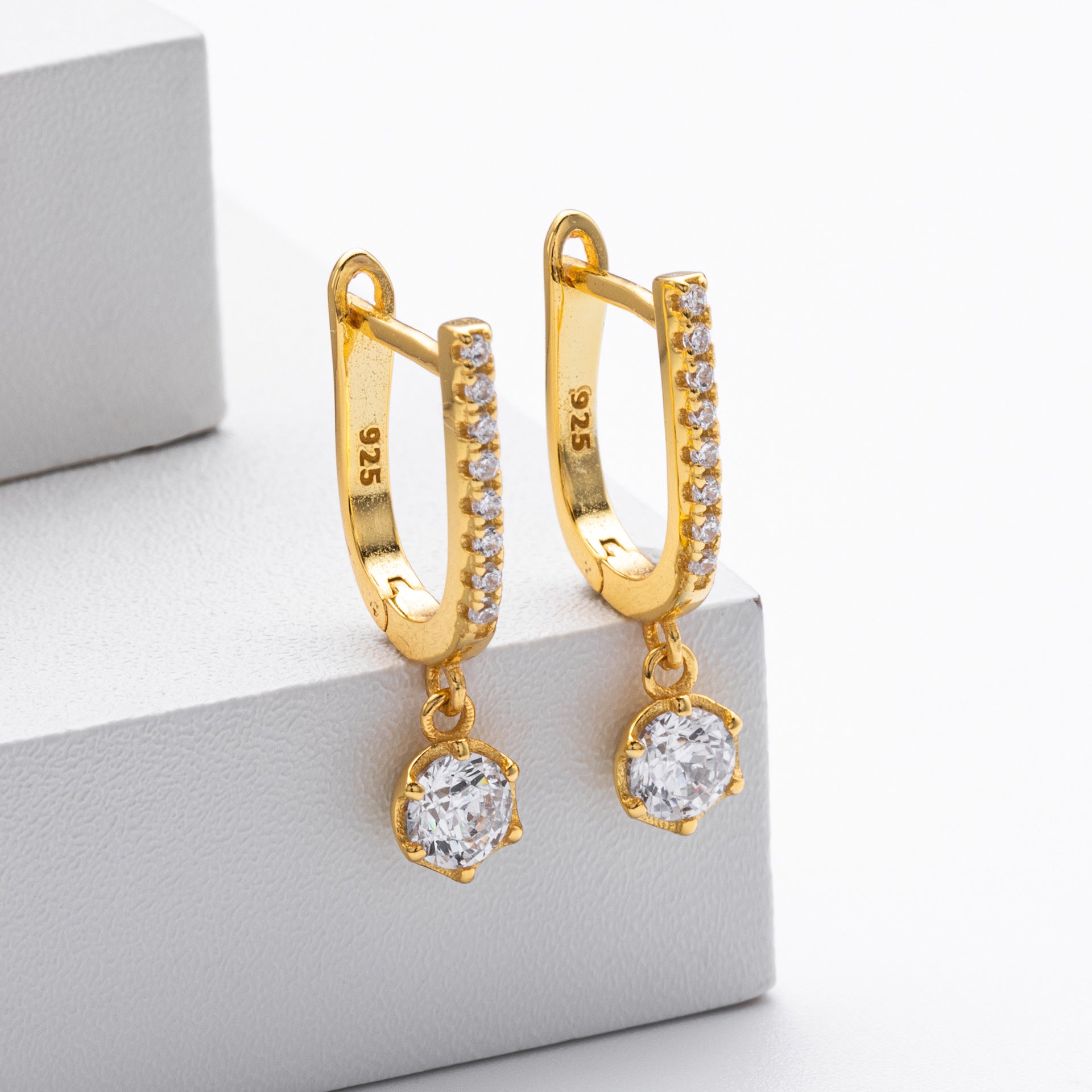 Damen Ohrhänger mit funkelndem Zirkonanhänger aus hochwertigem 925 Sterling Silber Shop Nory