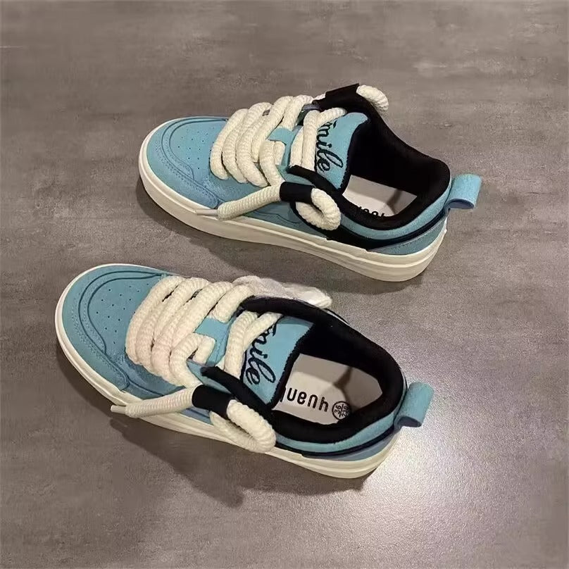 Damen Sneakers mit innovativem Schnürdesign und bequemer Dämpfung