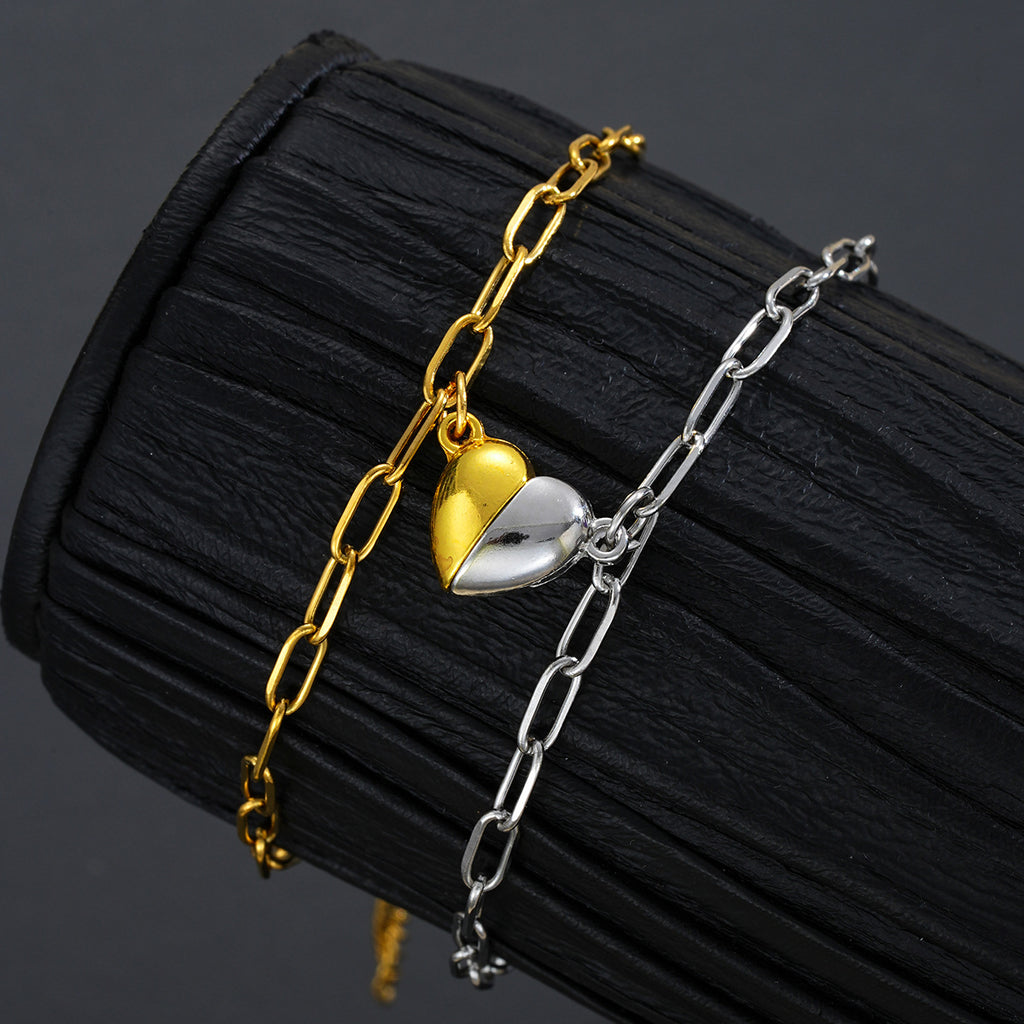 Damenarmband mit ineinander verschlungenen Herzanhängern Shop Nory