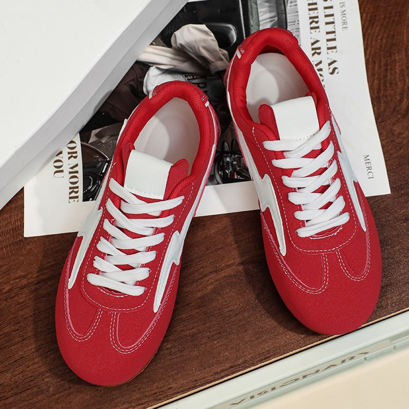 Damen leichte Retro-Skate-Sneaker mit gesteppter Seitenwand, gepolstertem Knöchelkragen und rutschfester Gummilaufsohle Shop Nory