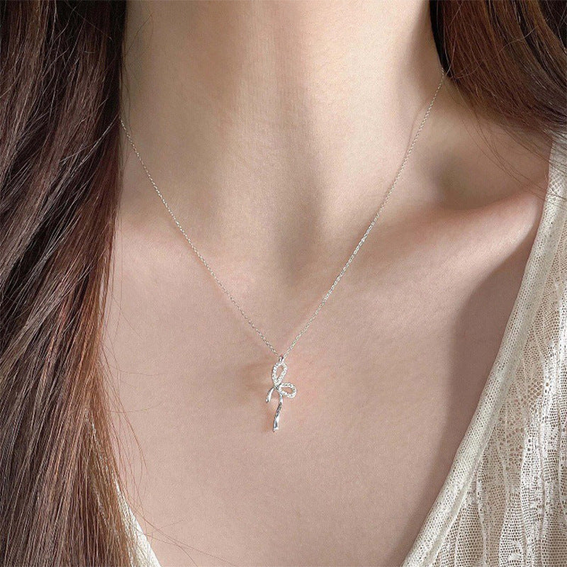 Damen Halskette mit elegantem Schleifenanhänger Shop Nory