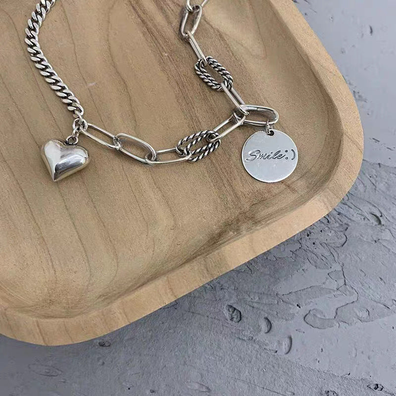 Damen Charmante Armbanduhr mit Herz- und Smile-Anhänger Shop Nory