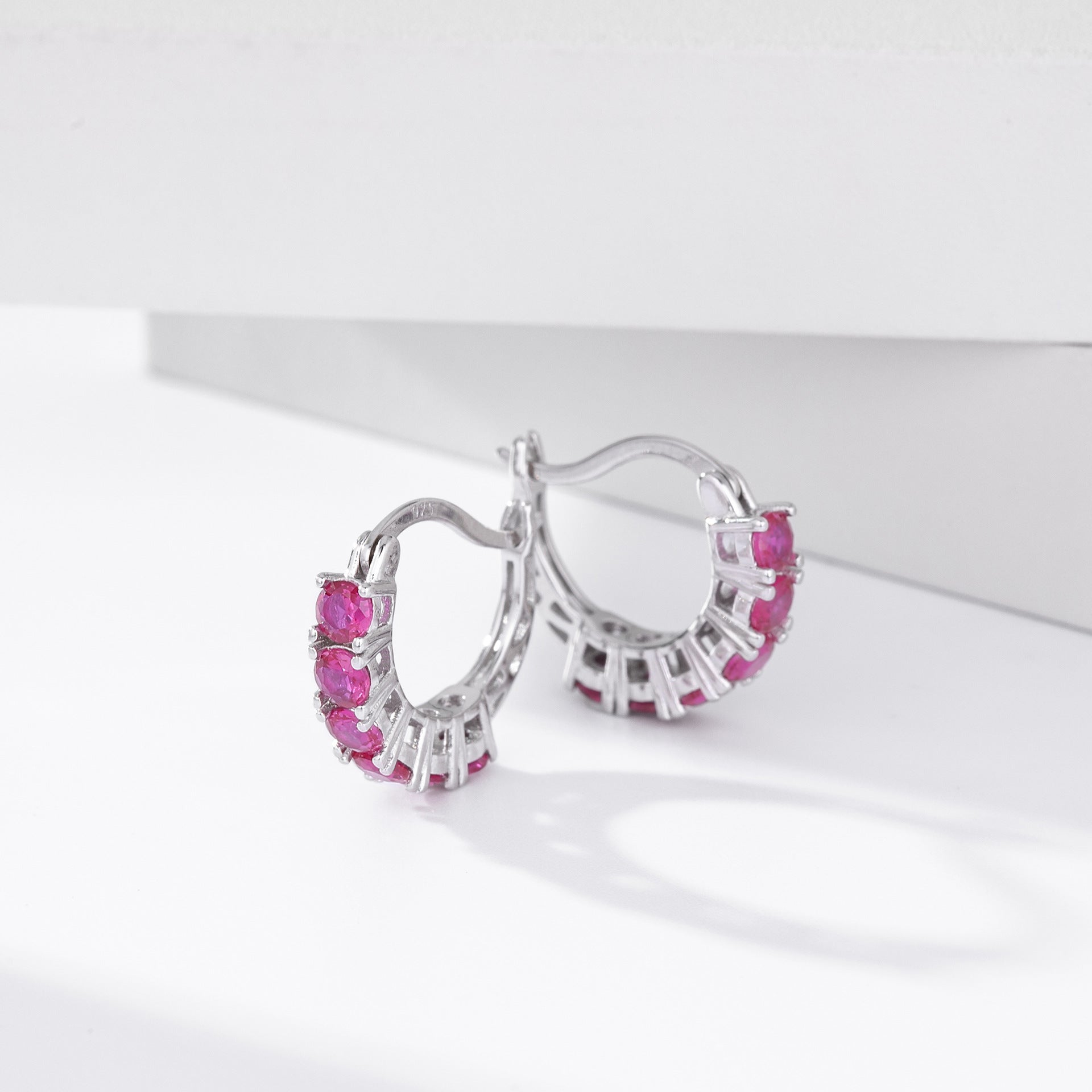 Damen Creolenohrringe mit funkelnden Zirkonsteinen aus hochwertigem 925 Sterling Silber Shop Nory