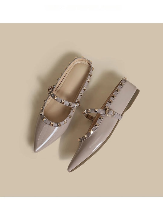 Damen Spitz zulaufende Lack‑Mary‑Jane Ballerina mit gepolstertem Komfortfußbett und Pyramidennieten Shop Nory