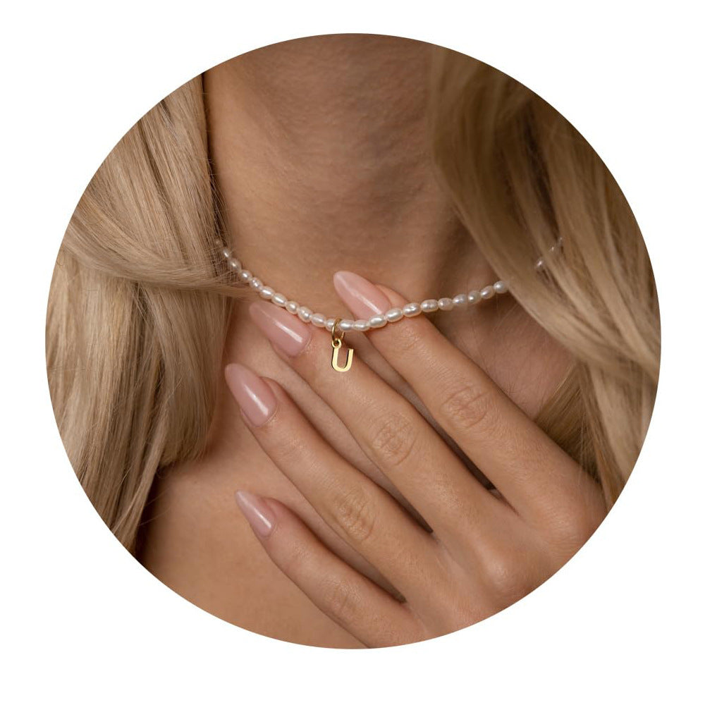 Damen Halskette mit zartem Perlenmuster und personalisiertem Anhänger Shop Nory