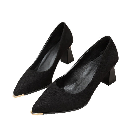 Damen Elegante spitz zulaufende Pumps mit strukturiertem Veloursobermaterial und skulpturalem Blockabsatz Shop Nory
